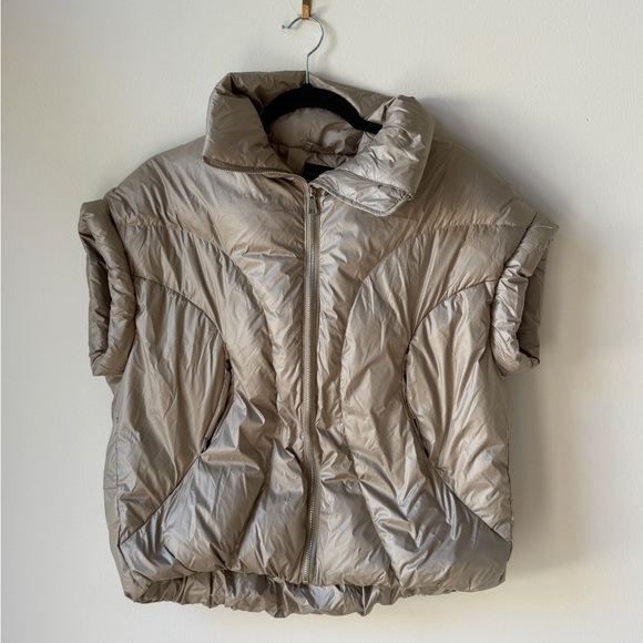 NWT Coco + Carmen Tan Gold Oversized Puffer Vest Size XS (XS-M) Full Zip Pockets - Picture 6 of 15